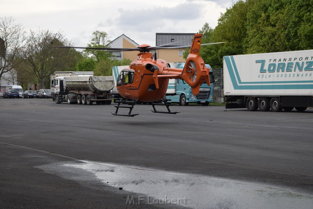 Einsatz Christoph 3 Koeln Vingst Thorwalsenstr Landung Marktplatz P21.JPG - Miklos Laubert